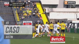 Liga Portugal Betclic: Famalicão vs Estoril, Caso Justin (VAR), 49' (2024-2025)