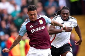 Fulham de Marco Silva cai no Villa Park e vê Europa a fugir