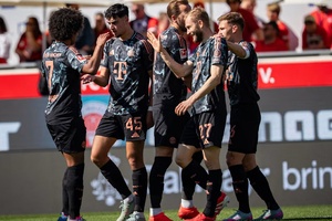 Bayern Munique goleia Heidenheim e fica mais perto do título alemão