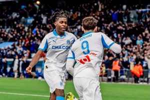 Marselha acaba com série invicta do Lens e devolve liderança ao PSG