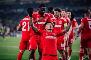 Vítor Pereira estreia-se com vitória do Nottingham Forest ao Fenerbahce na Liga Europa