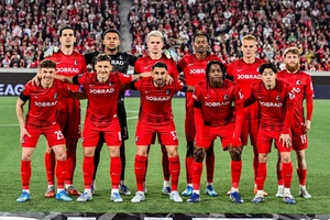 Aston Villa e Friburgo aproximam-se das meias-finais da Liga Europa