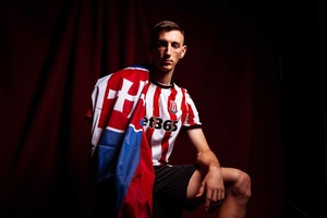 OFICIAL: Robert Bozenik reforça Stoke City após saída do Boavista