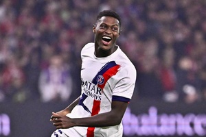 The Best: Nuno Mendes e Vitinha em ‘onze’ do ano dominado pelo PSG