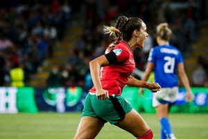 Portugal garante primeiro ponto no Europeu Feminino com golo nos últimos minutos