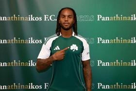 OFICIAL: Após falhar no Benfica, Renato Sanches ruma à Grécia para reencontrar Rui Vitória