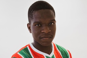 OFICIAL: Lateral Shinga regressa ao Estrela da Amadora e assina até 2025