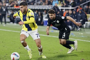 Mourinho vence com reviravolta e depois de duas expulsões no Rizespor