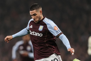 Aston Villa falha subida ao segundo lugar após derrota em casa